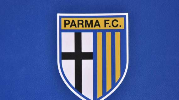Parma in campo con la maglia celebrativa per i 105 anni
