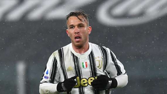 Juventus, incidente per Arthur. Illeso
