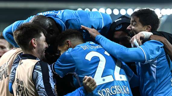 Serie A: il Napoli batte il Verona con un gol per tempo e allunga in vetta