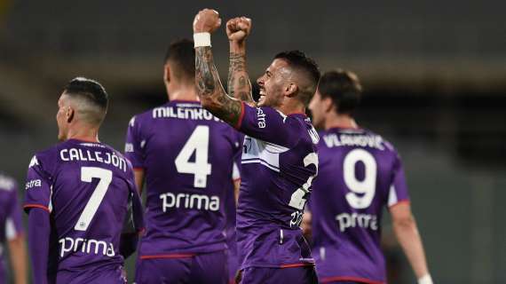 La Fiorentina vince ancora: 2-1 al Genoa e terzo successo di fila che la lancia al primo posto