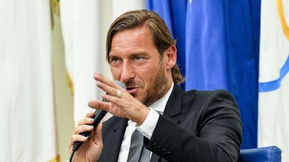 Totti: "Lunedì incontrerò Dybala a Milano. Proverò a convincerlo a scegliere la Roma"