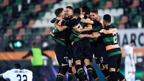 Il Venezia vince e spera ancora, battuto il Bologna con un pirotecnico 4-3
