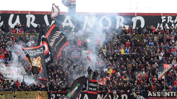 Bari-Foggia, il prefetto vieta il derby ai tifosi rossoneri