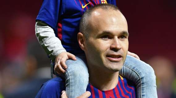 Iniesta dice addio al calcio, il messaggio social di Mina: "Orgoglioso di aver condiviso momenti con te" (FOTO)