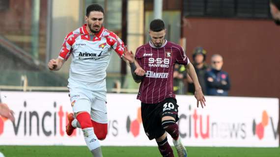 Serie B, Azzi show contro il Sassuolo: gol e assist per l'ex rossoblù. Cremonese avanti 0-2 a Reggio Emilia