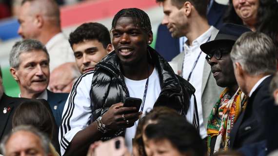 Juventus-Cagliari, per Pogba selfie e autografi con i tifosi