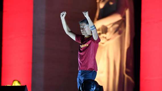Roma - Presentazione Dybala, Nainggolan: "Questo succede solo là"