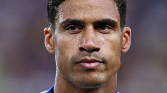 Real Madrid su Varane: "Uno dei più grandi difensori centrali della storia del club"