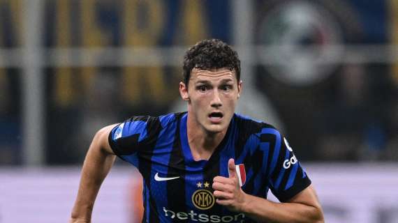 Pavard esalta Varane: "Giocatore immenso, complimenti per la tua carriera"