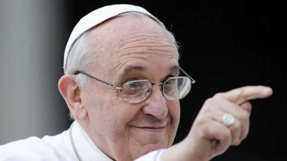 Papa Francesco: "Medici e infermieri sono i crocifissi di oggi"