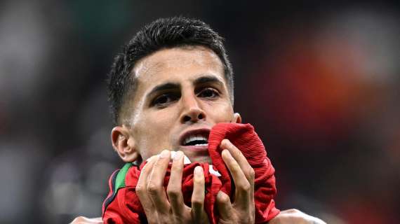 Cancelo potrebbe restare al Barcellona in prestito