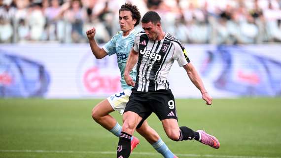 Vlahovic, può muoversi il Newcastle: il serbo sostituto di Isak?