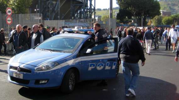 Il Tirreno - Capalbio, il pullman della Roma fermato dalla polizia stradale