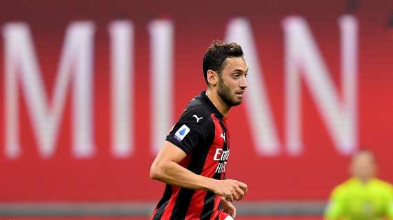 Anche lo United su Calhanoglu