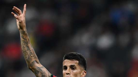 La Stampa - Mendes propone Cancelo a Inter e Juventus