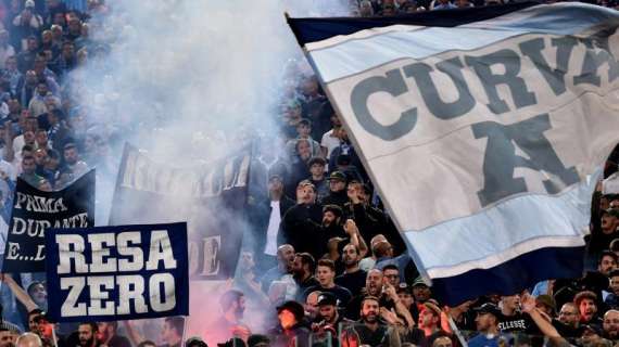 UFFICIALE - Giudice Sportivo, ammende per Lazio e Napoli: "Striscione oltraggioso contro un altro club"