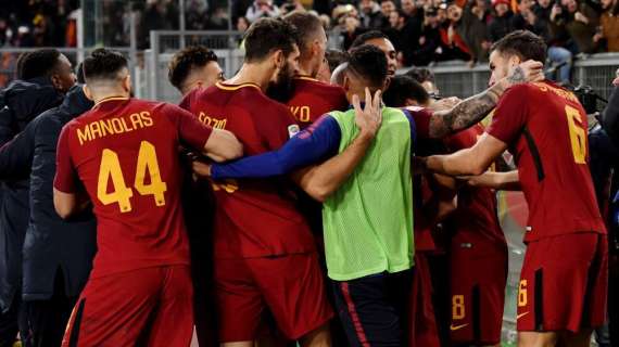 Il derby è giallorosso: la Roma soffre nel finale, ma batte la Lazio con Perotti e Nainggolan
