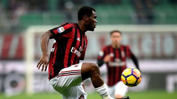 Il Milan batte 2-1 il Cagliari tra le polemiche: dubbio il secondo gol, nel finale due espulsioni
