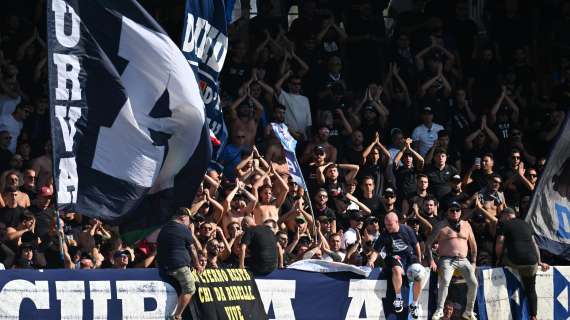 UFFICIALE - Giudice Sportivo, multa al Napoli per lancio di fumogeni, bottigliette e cori discriminatori