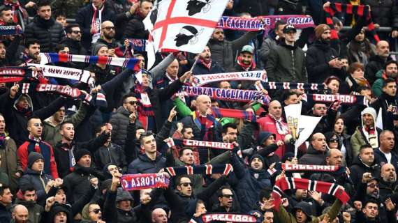 Cagliari, contestazione dei tifosi dopo il ko contro il Napoli