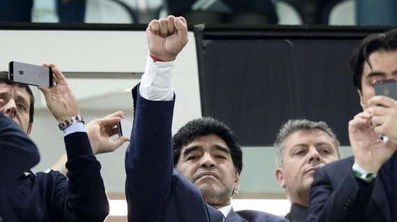 Maradona a gamba tesa su Blatter: "E' un dittatore, Fifa parco giochi dei corrotti"