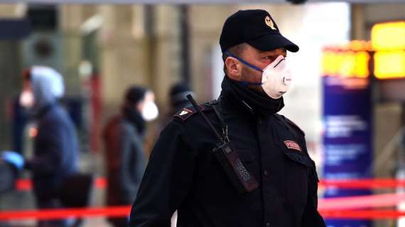 Coronavirus, orge in strada e insulti alla polizia: denunciate tre persone a Rimini