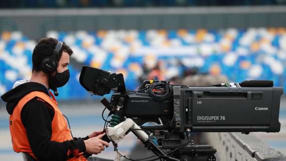 Gli italiani e il calcio in TV, l'attenzione dura mezz'ora: i broadcaster cercano soluzioni