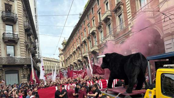 Torino, tifosi granata contestano Cairo anche nel giorno dell'anniversario di Superga