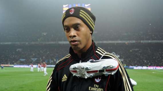 Ronaldinho sconfitto in carcere: sfida a calcio-tennis, vincono un ladro ed un assassino