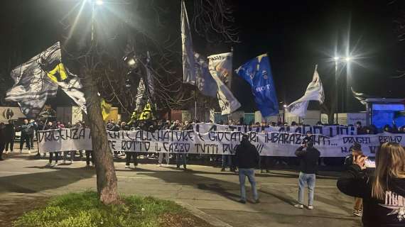 Juve, dura contestazione alla Continassa: tifosi contro la dirigenza e Motta