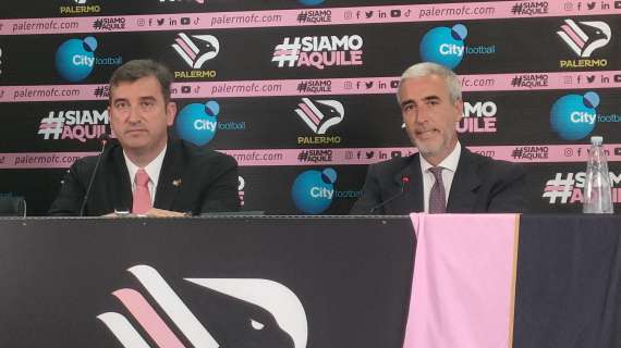 Palermo, i tifosi criticano l'operato della società