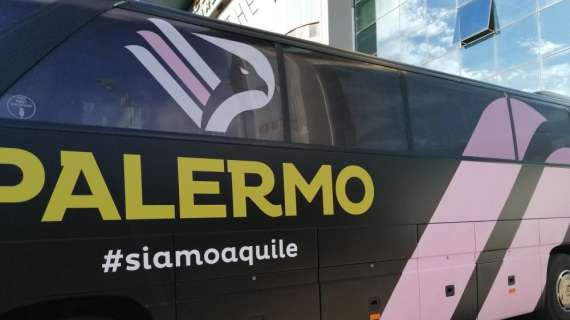 Palermo, esordio a sorpresa: in campo con la maglia rosa