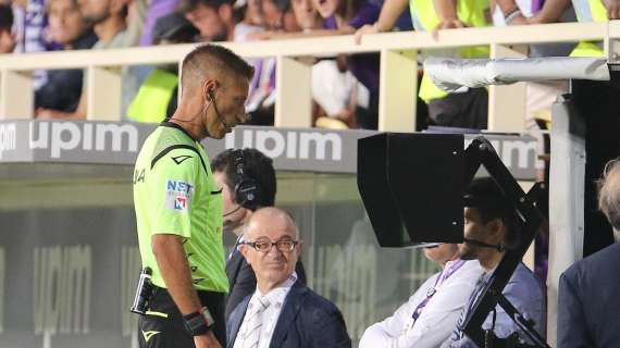 Durante Juve Stabia-Palermo un tifoso gialloblù smonta una telecamera del Var