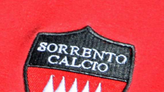 Focolaio Covid-19 in casa Sorrento ma la squadra domani sarà regolamente in campo contro il Picerno