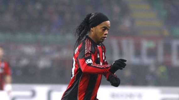 Ronaldinho arriva a Lecce...