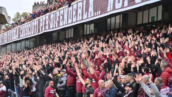 Allenamento a porte aperte e curva Sud piena: il club si aggrappa ai tifosi per evitare la C