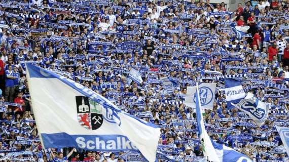[FOTO]: i tifosi dello Schalke ricordano Antonio
