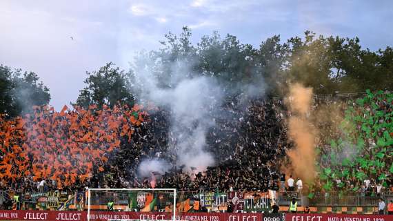 Venezia-Como, al 20' entra la Curva Sud con il coro: "Noi vogliamo undici Leoni!"