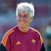 Gasperini in campo durante la ricognizione della Roma: applausi per lui