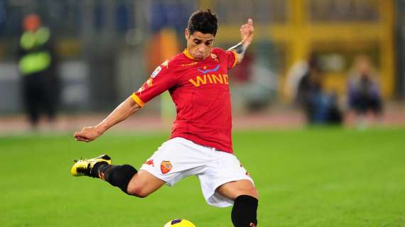 Accadde oggi - Cicinho: "Ho bisogno di bere fino a svenire. Ho avuto un incontro con Gesù dopo aver bevuto 18 caipirinhas e 14 birre". Adriano tira e colpisce un bar