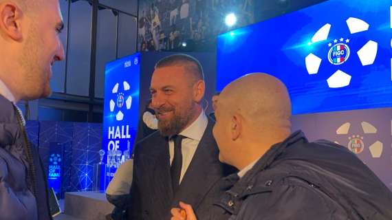 De Rossi premiato nella XII edizione della Hall of Fame del Calcio Italiano: "L'esonero fa parte del mestiere. Un giorno tornerò anche a Trigoria". FOTO!